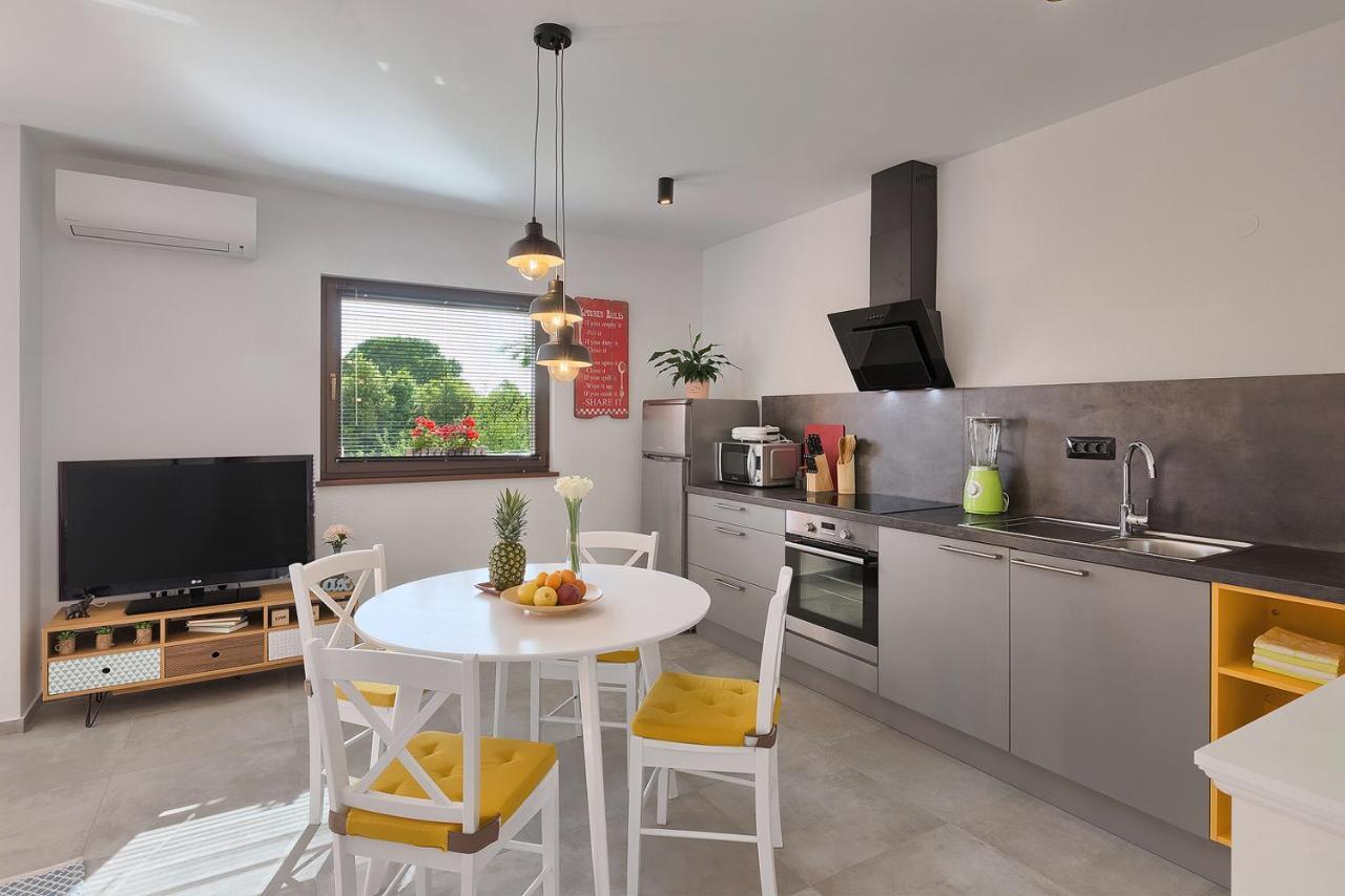 New Cozy Apartment Nico 2+1 Pula Exterior photo
